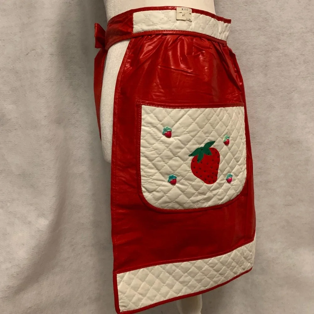 Vintage Polished Cotton Strawberry Embellished Apron‎ with Quilted Pockets